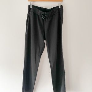 lululemon athletica // On the Fly Pant *Woven 28" in Black